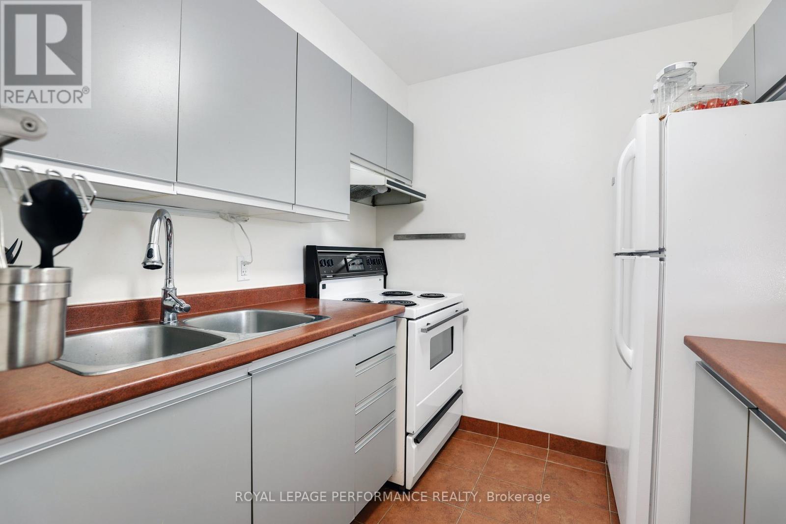 












412 - 280 BRITTANY DRIVE

,
Ottawa,




Ontario
K1K4M4

