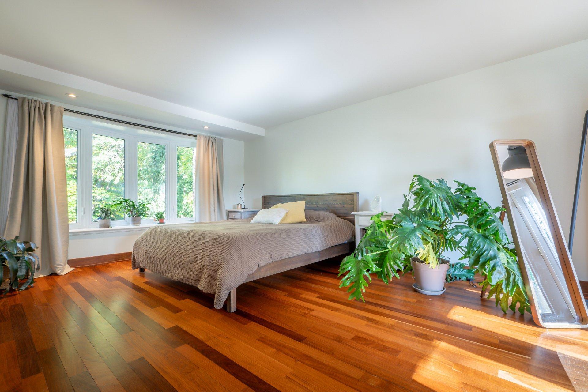 









1123


Ch. de la Montagne

,
Mont-Saint-Hilaire,




QC
J3G4S6

