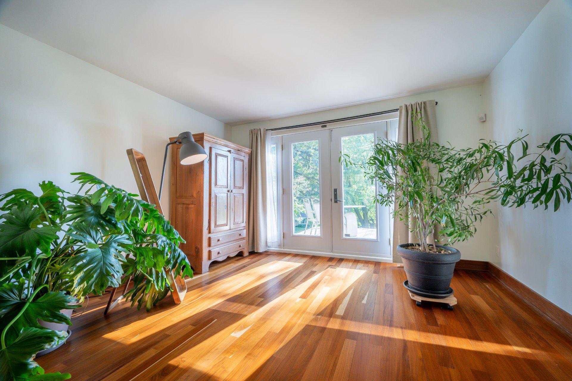 









1123


Ch. de la Montagne

,
Mont-Saint-Hilaire,




QC
J3G4S6

