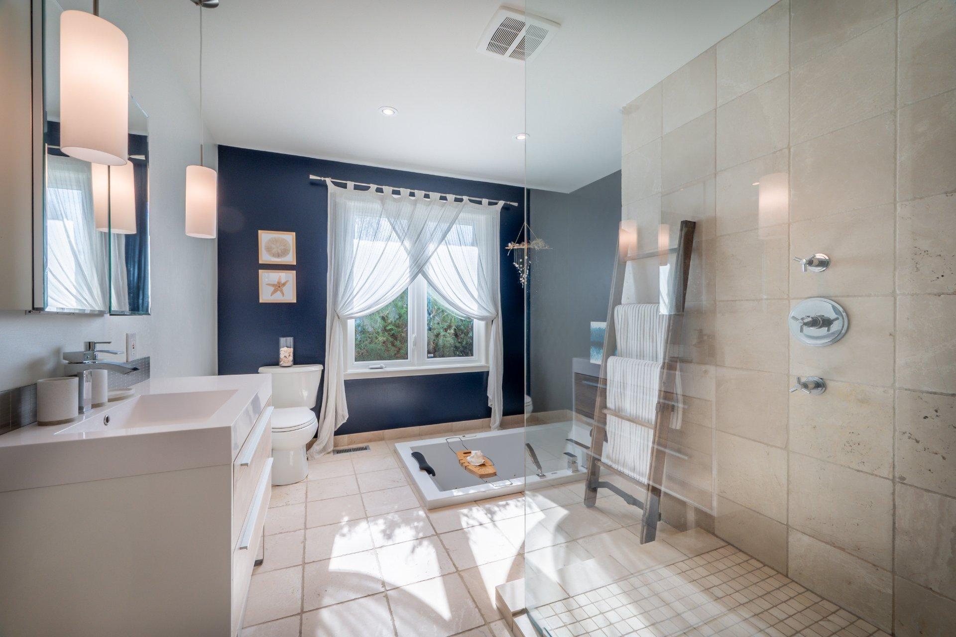 









1123


Ch. de la Montagne

,
Mont-Saint-Hilaire,




QC
J3G4S6

