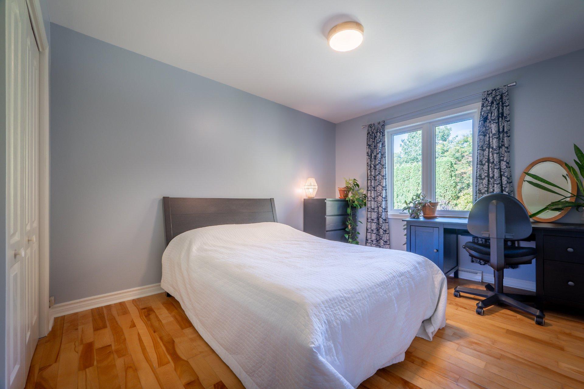 









1123


Ch. de la Montagne

,
Mont-Saint-Hilaire,




QC
J3G4S6

