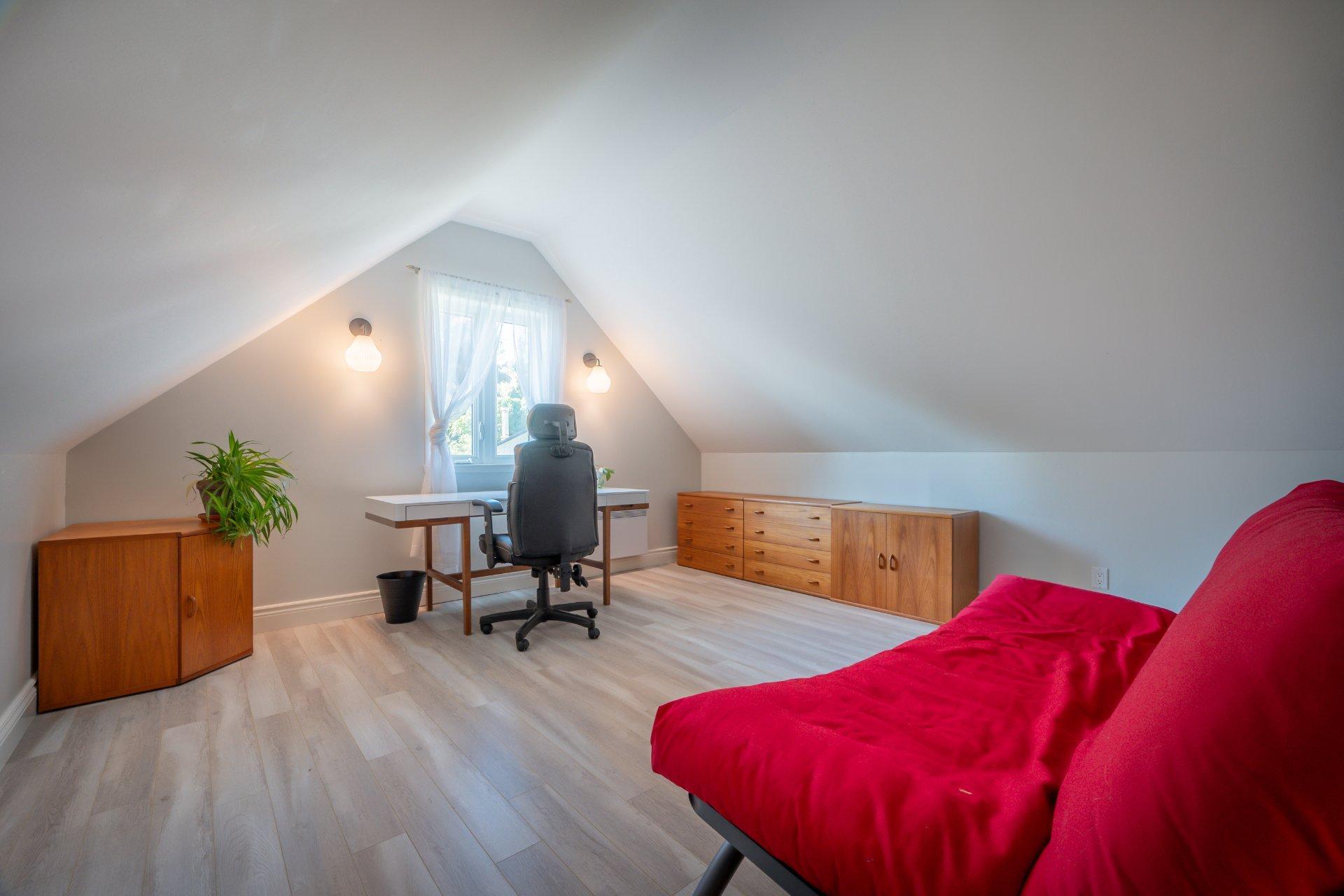 









1123


Ch. de la Montagne

,
Mont-Saint-Hilaire,




QC
J3G4S6

