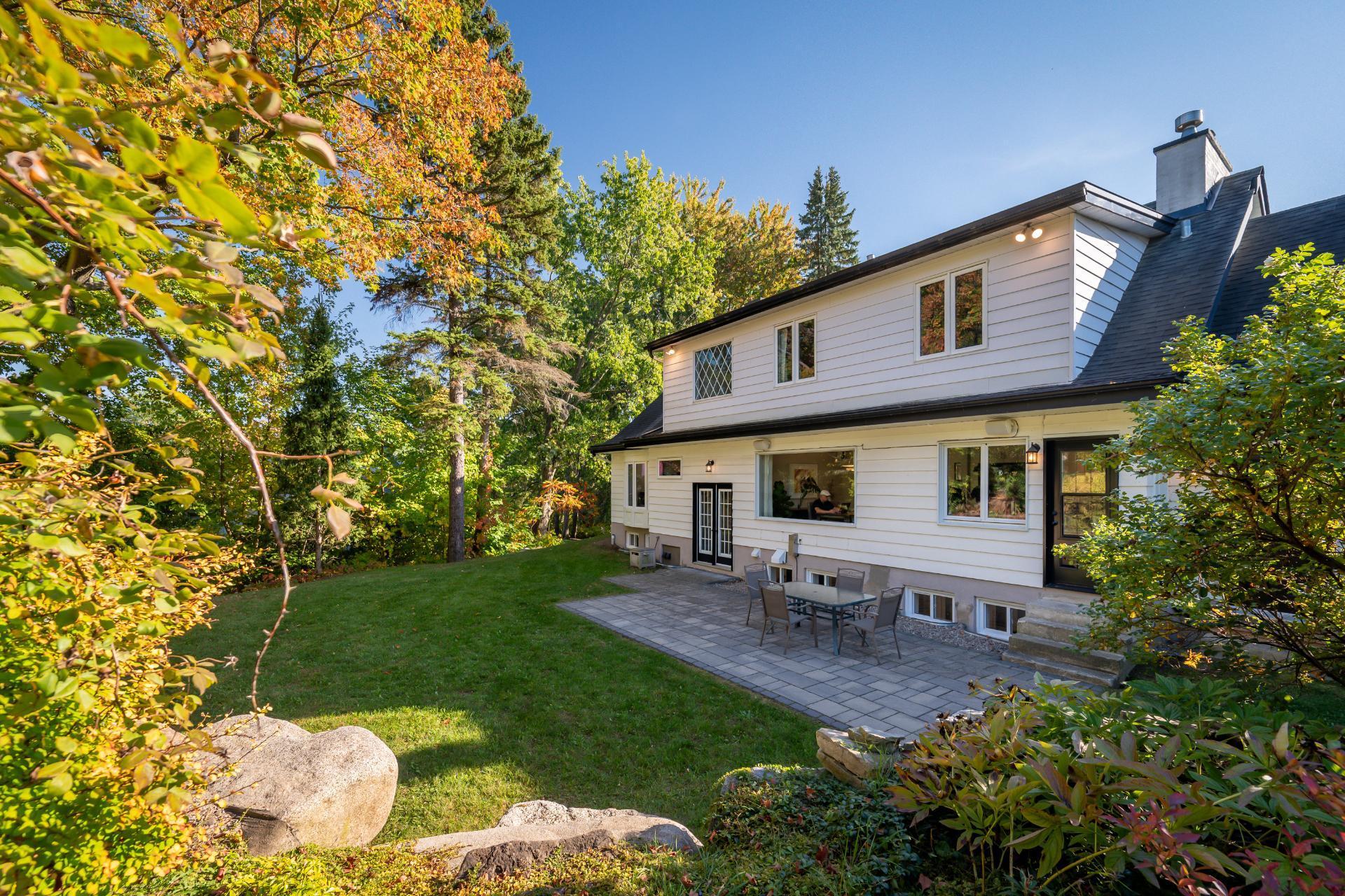 









1123


Ch. de la Montagne

,
Mont-Saint-Hilaire,




QC
J3G4S6

