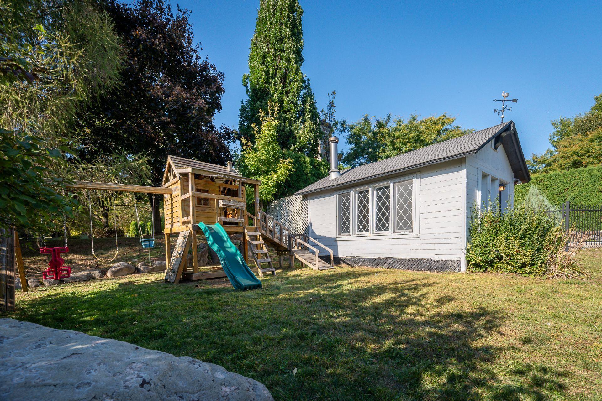 









1123


Ch. de la Montagne

,
Mont-Saint-Hilaire,




QC
J3G4S6

