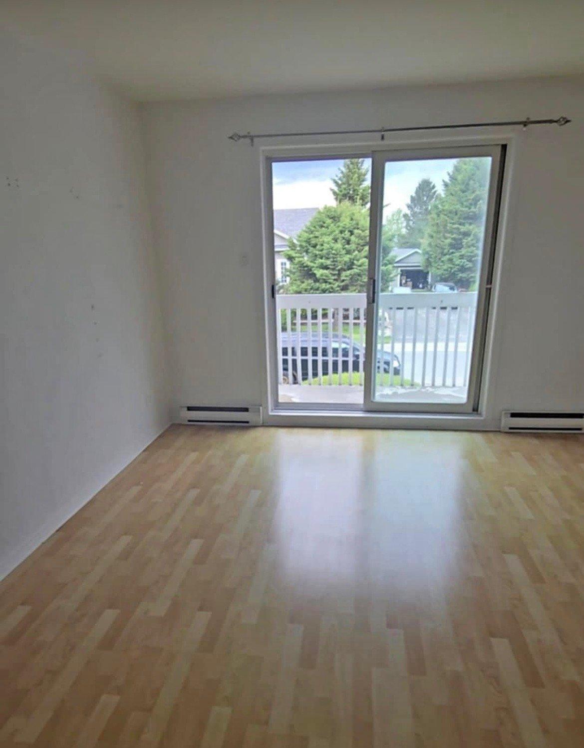 









180


37e Avenue

, 3,
Saint-Zotique,




QC
J0P1Z0


