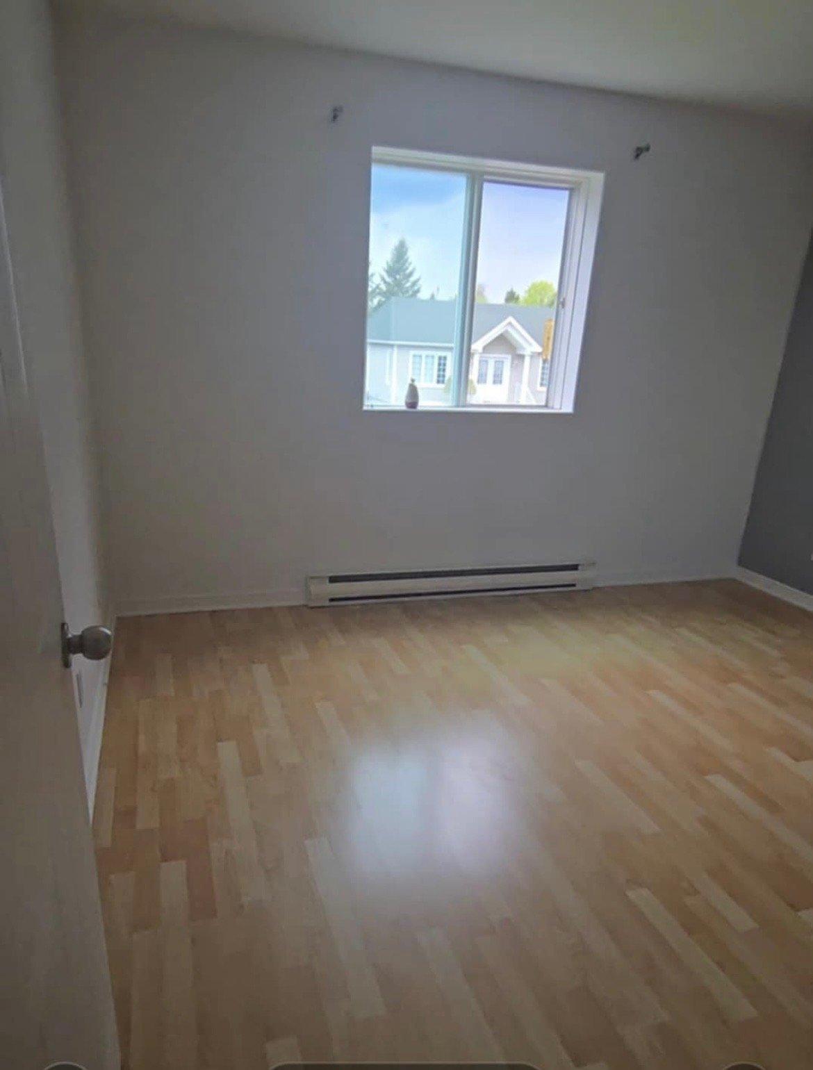 









180


37e Avenue

, 3,
Saint-Zotique,




QC
J0P1Z0

