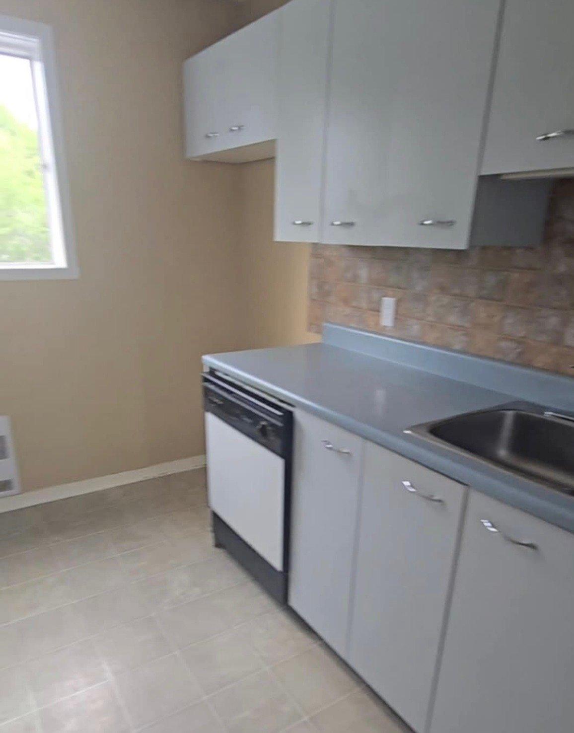 









180


37e Avenue

, 3,
Saint-Zotique,




QC
J0P1Z0

