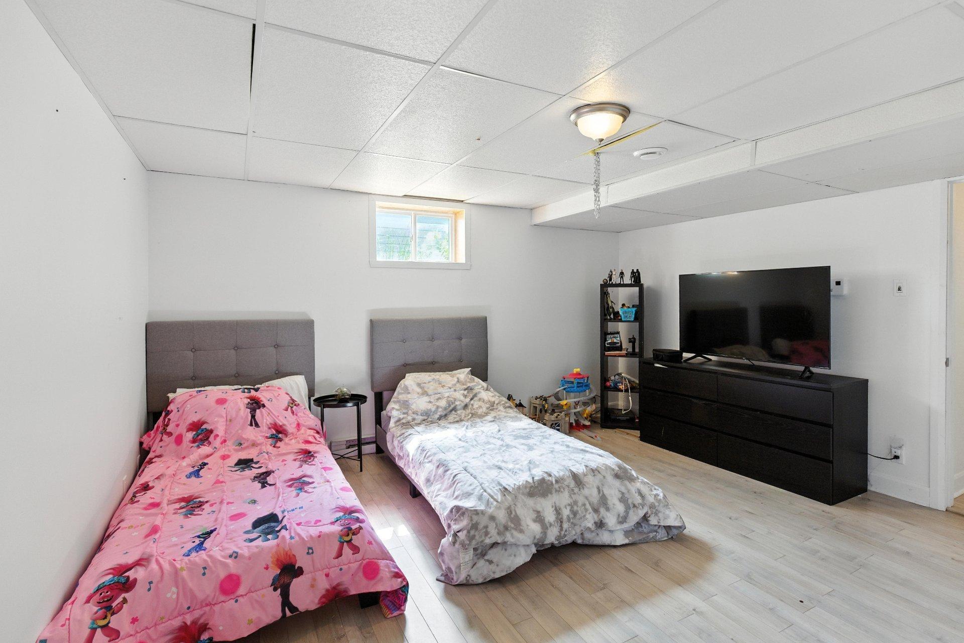 









1466


Rue Bernier

,
Saint-Jean-sur-Richelieu,




QC
J2W1G1

