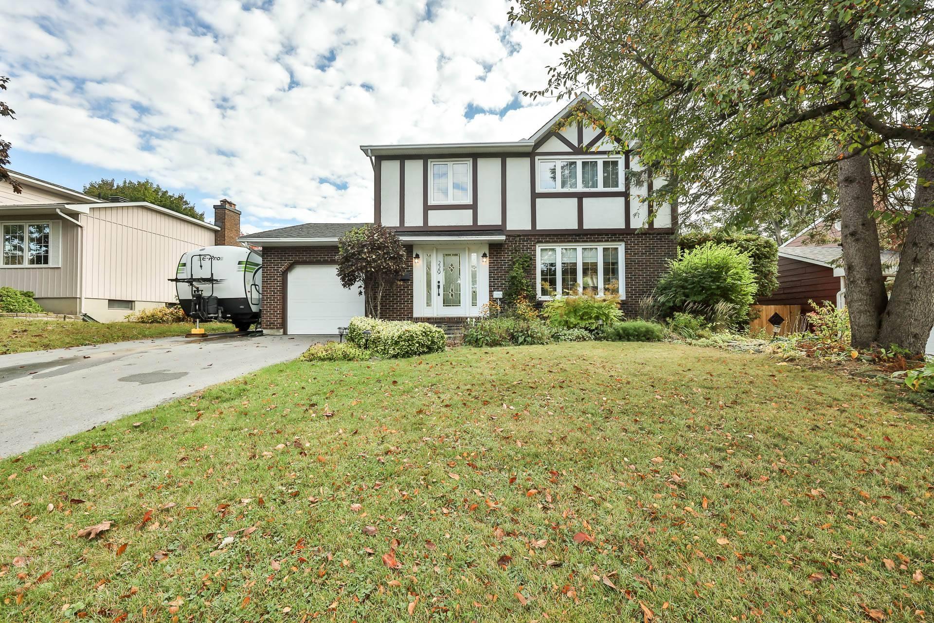 









229


Av. du Vallon

,
Gatineau (Aylmer),




QC
J9J1N9


