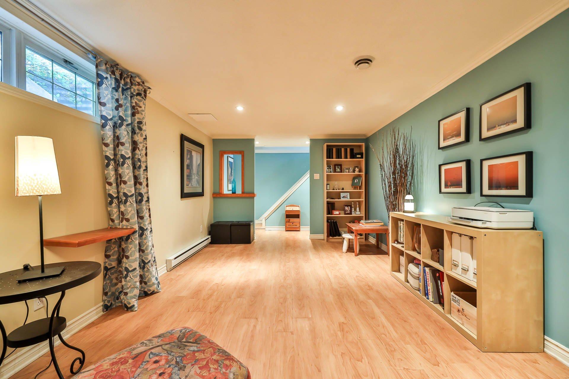 









229


Av. du Vallon

,
Gatineau (Aylmer),




QC
J9J1N9

