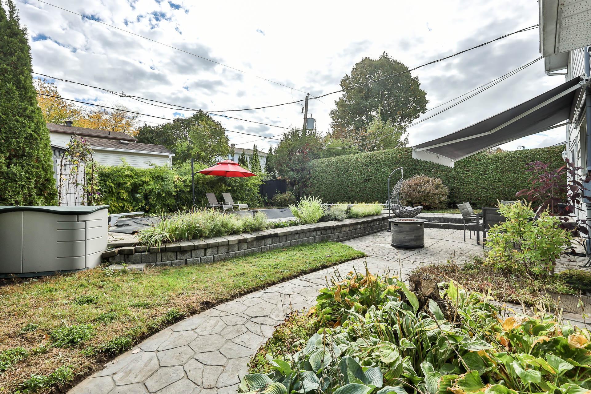 









229


Av. du Vallon

,
Gatineau (Aylmer),




QC
J9J1N9

