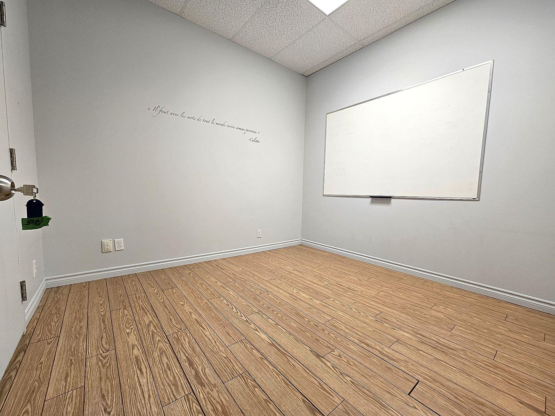 









515


Boul. de la Concorde O.

, 205,
Laval (Laval-des-Rapides),




QC
H7N5L9

