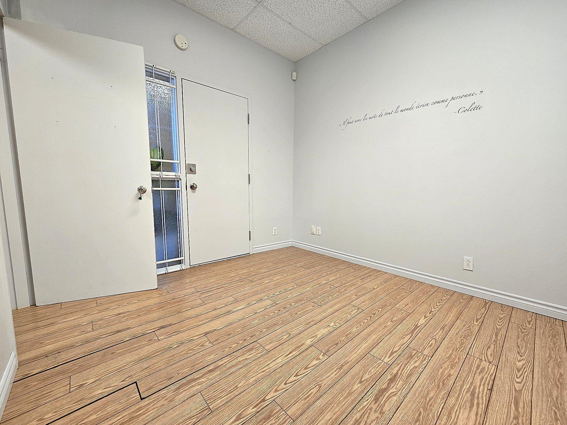 









515


Boul. de la Concorde O.

, 205,
Laval (Laval-des-Rapides),




QC
H7N5L9

