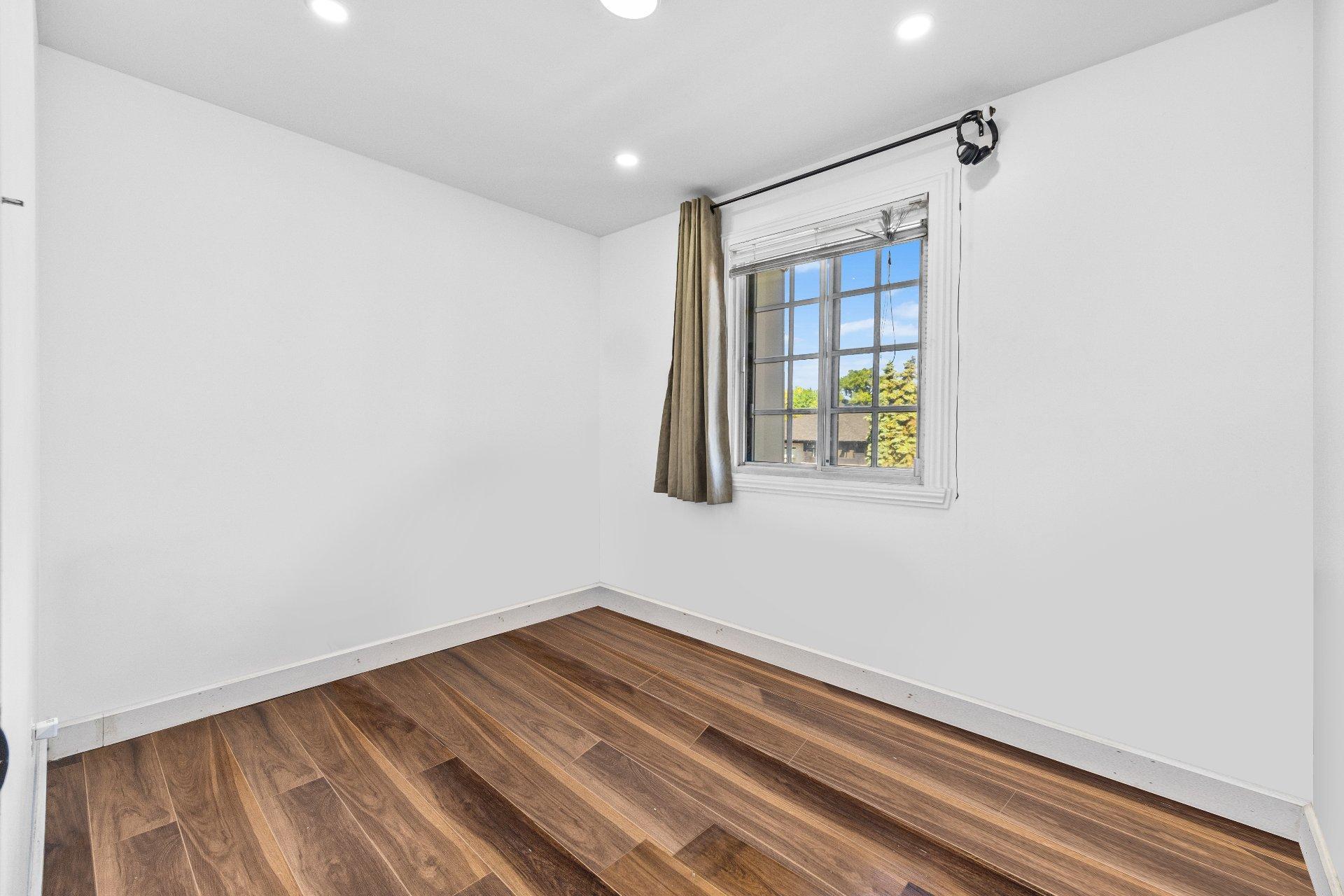 









2020


Rue de Tripoli

,
Laval (Chomedey),




QC
H7M4M1

