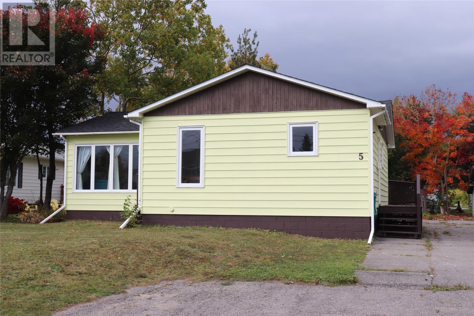 












5 St Clare Avenue

,
Stephenville,




Newfoundland & Labrador
A2N1N3

