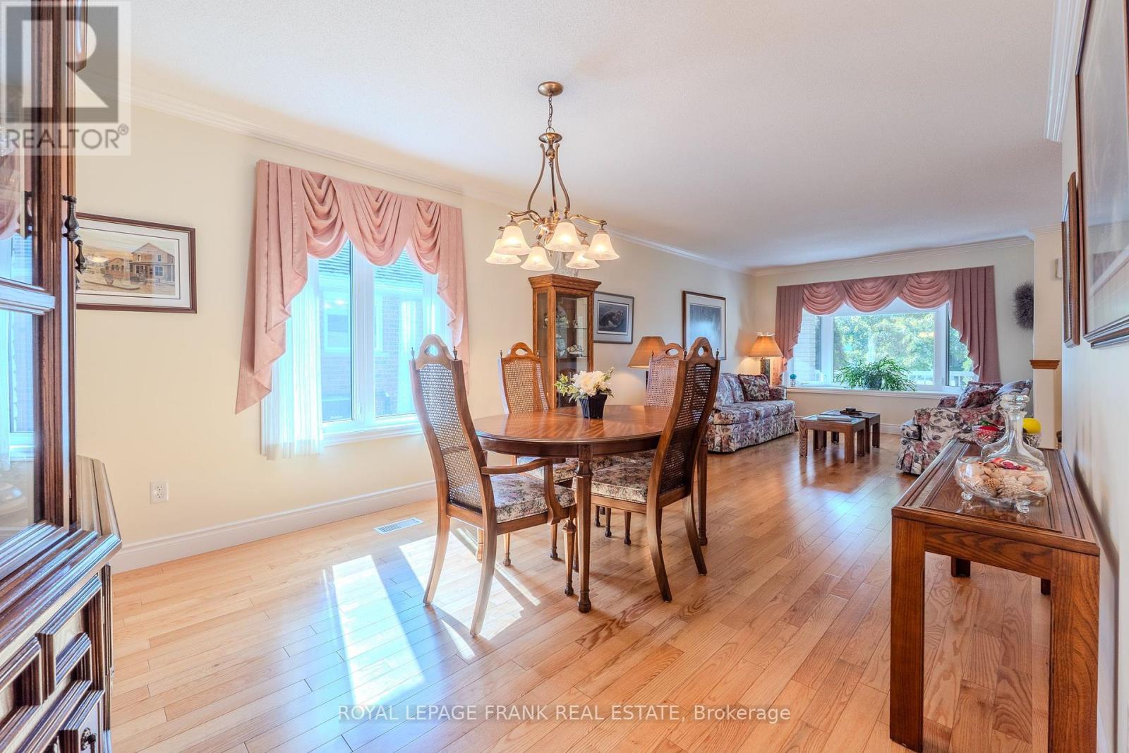 












15 SELENA STREET

,
Kawartha Lakes (Lindsay),




Ontario
K9V0B5

