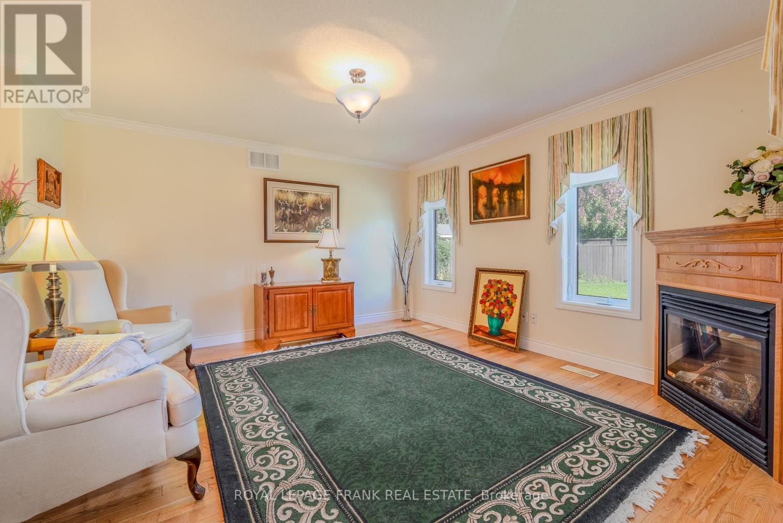 












15 SELENA STREET

,
Kawartha Lakes (Lindsay),




Ontario
K9V0B5

