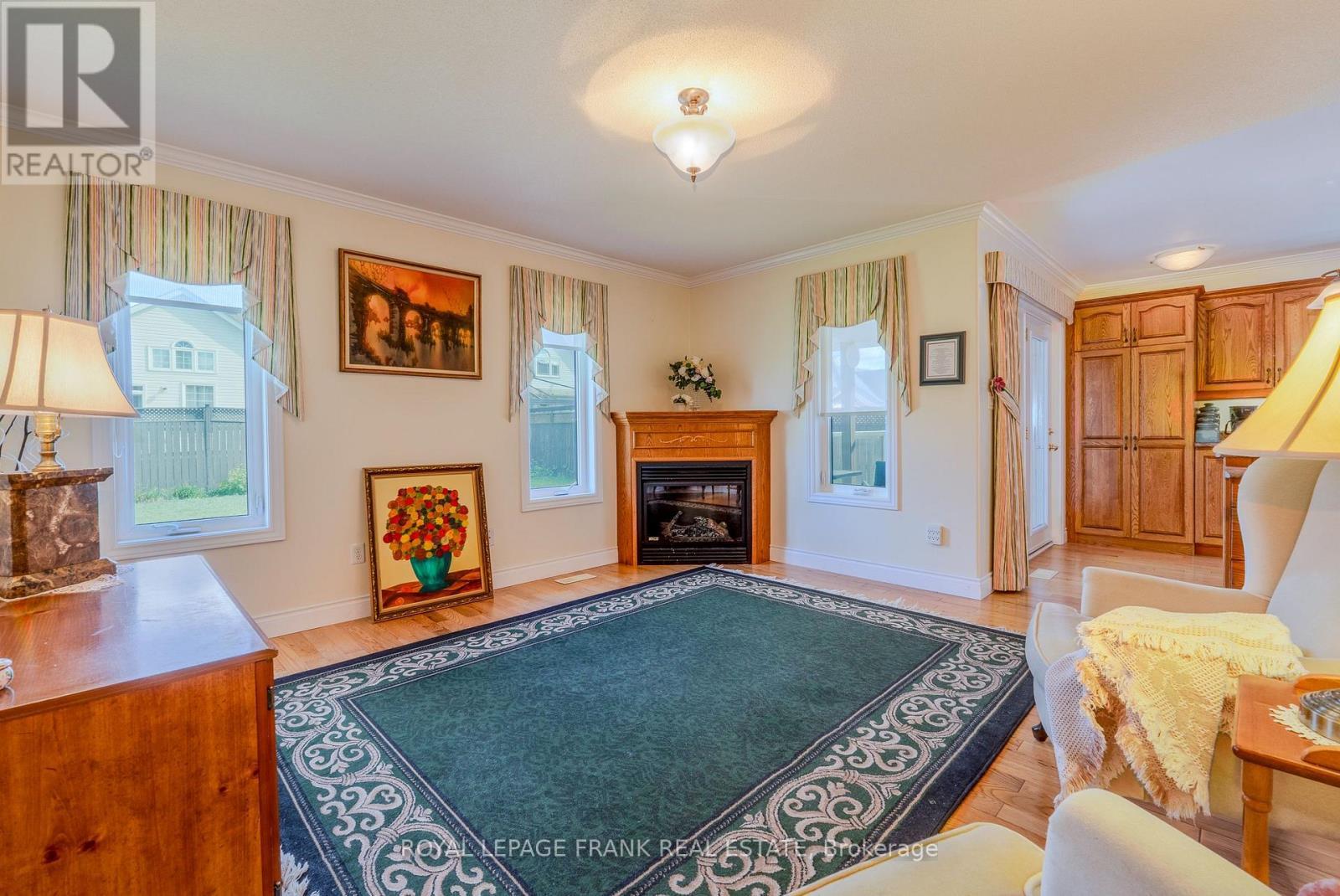 












15 SELENA STREET

,
Kawartha Lakes (Lindsay),




Ontario
K9V0B5

