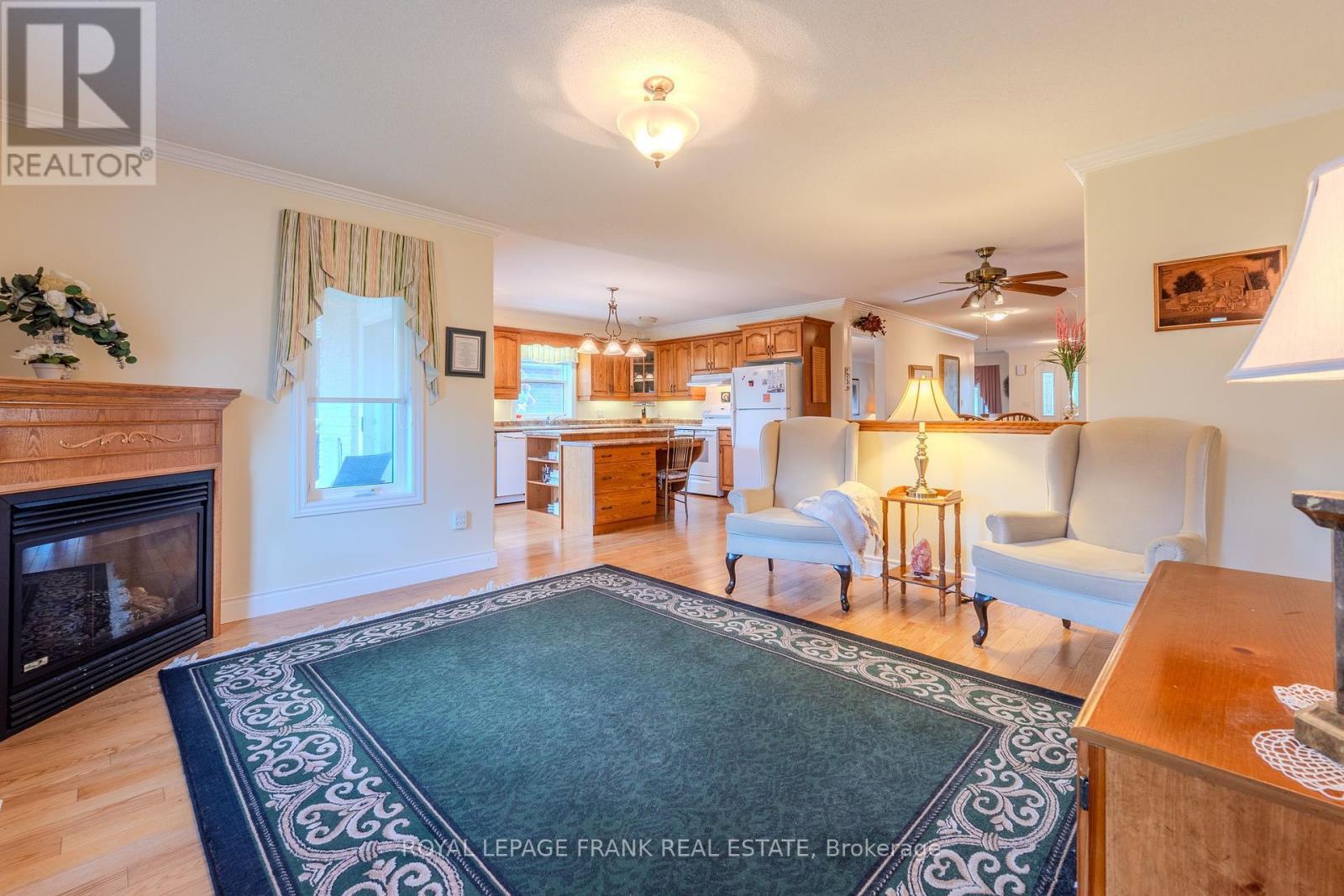 












15 SELENA STREET

,
Kawartha Lakes (Lindsay),




Ontario
K9V0B5


