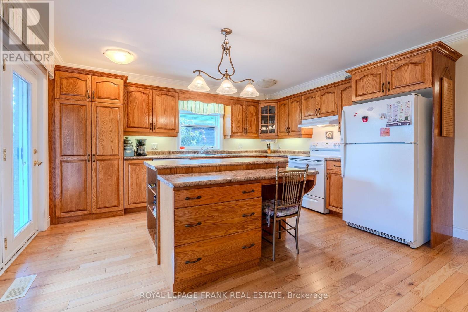 












15 SELENA STREET

,
Kawartha Lakes (Lindsay),




Ontario
K9V0B5

