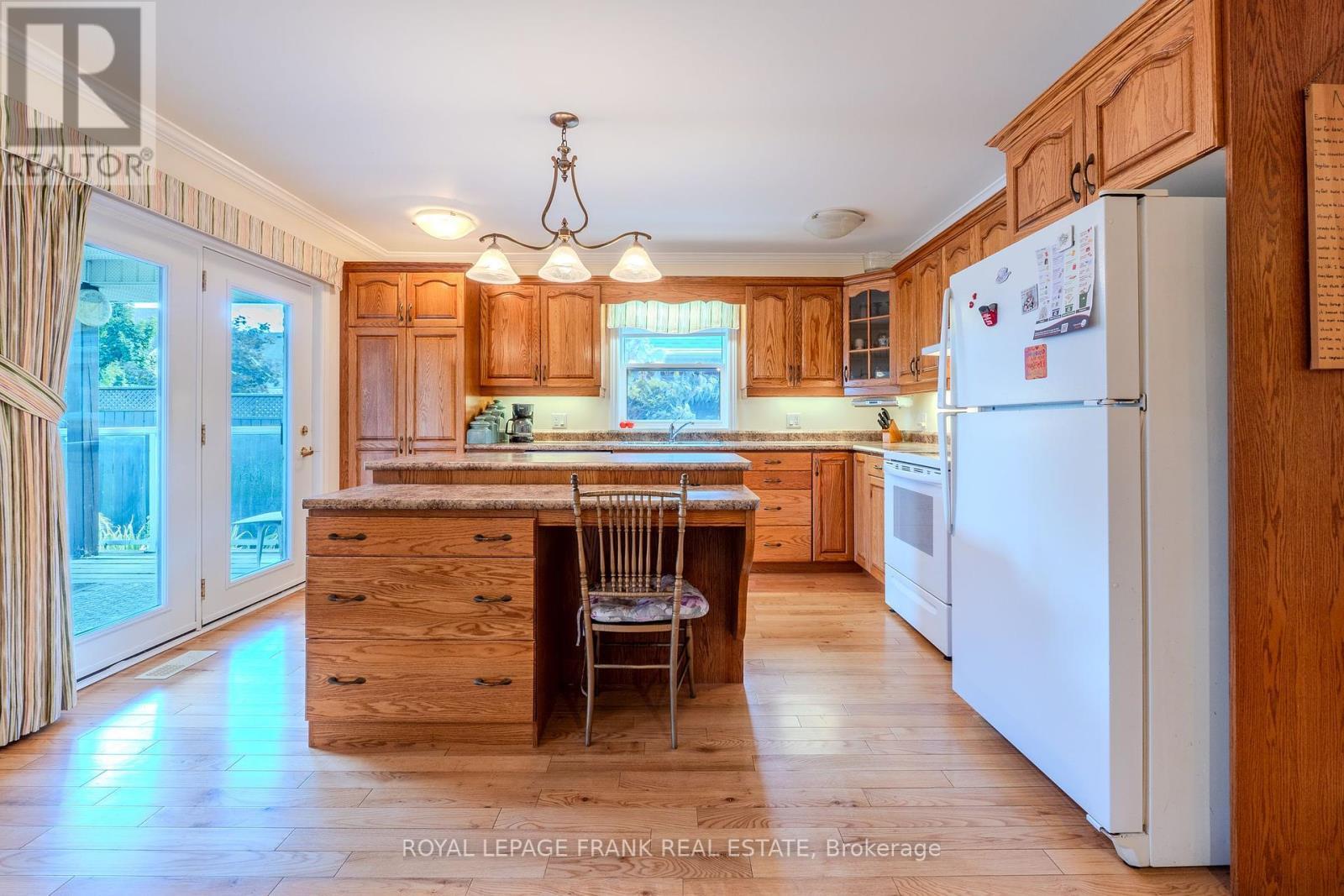 












15 SELENA STREET

,
Kawartha Lakes (Lindsay),




Ontario
K9V0B5

