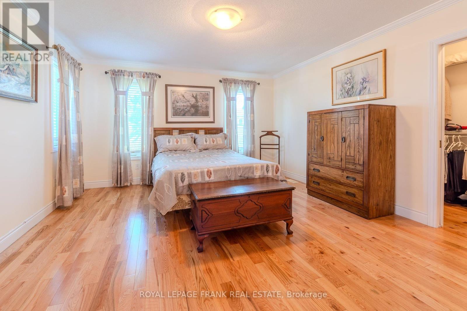 












15 SELENA STREET

,
Kawartha Lakes (Lindsay),




Ontario
K9V0B5

