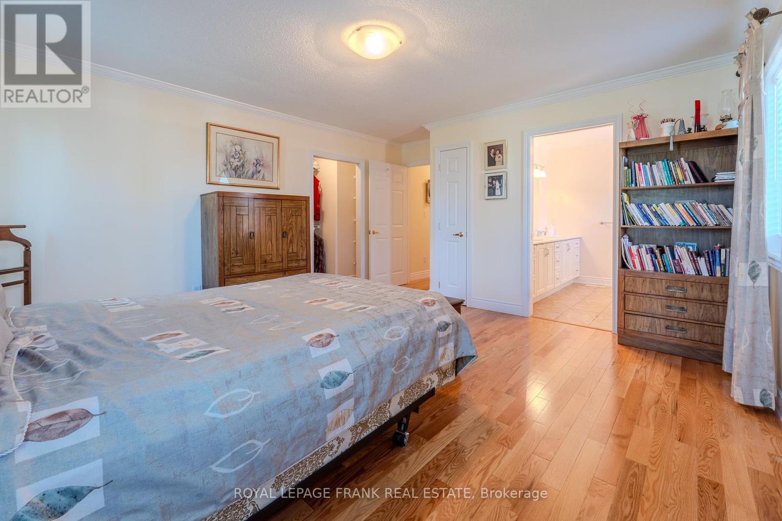 












15 SELENA STREET

,
Kawartha Lakes (Lindsay),




Ontario
K9V0B5

