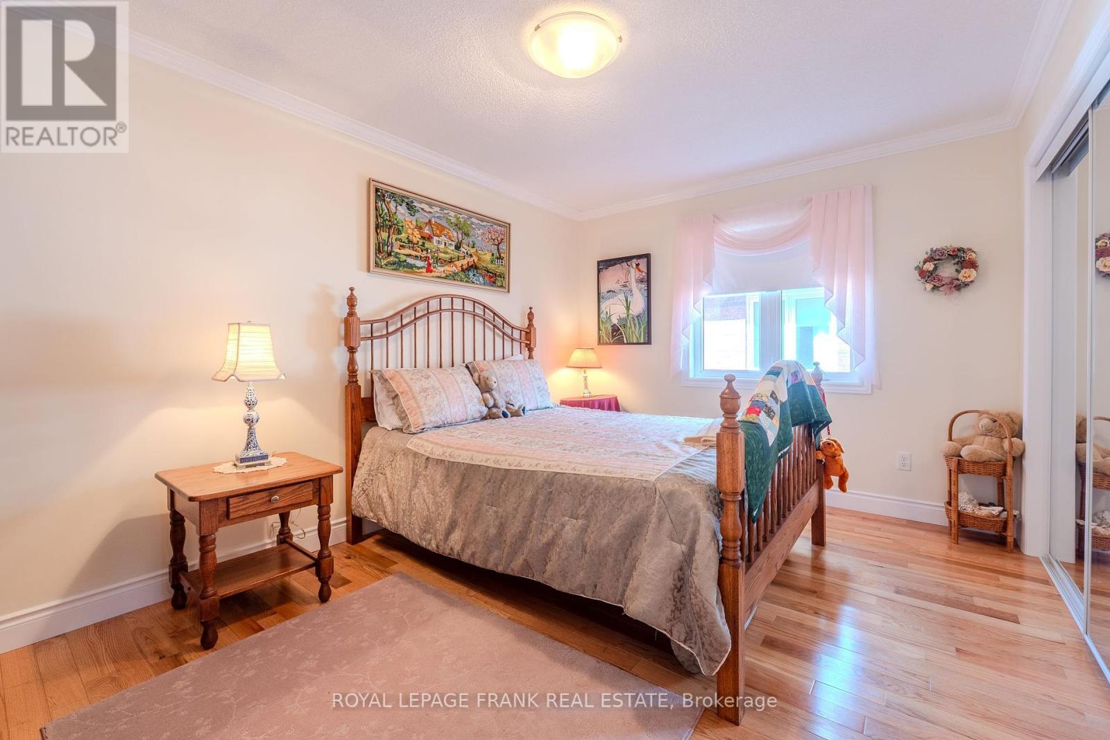












15 SELENA STREET

,
Kawartha Lakes (Lindsay),




Ontario
K9V0B5

