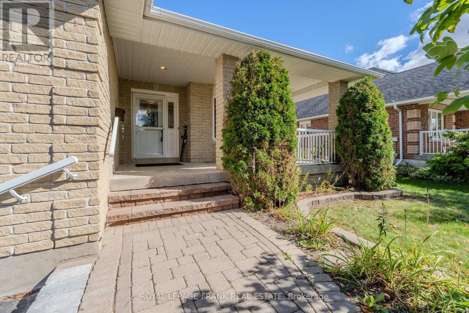 












15 SELENA STREET

,
Kawartha Lakes (Lindsay),




Ontario
K9V0B5

