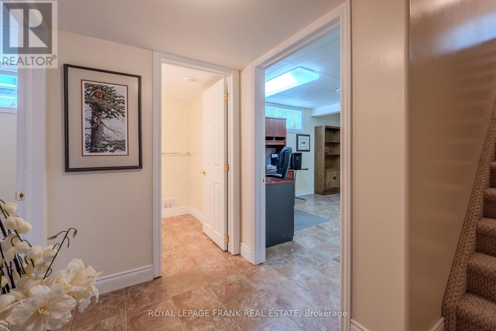 












15 SELENA STREET

,
Kawartha Lakes (Lindsay),




Ontario
K9V0B5

