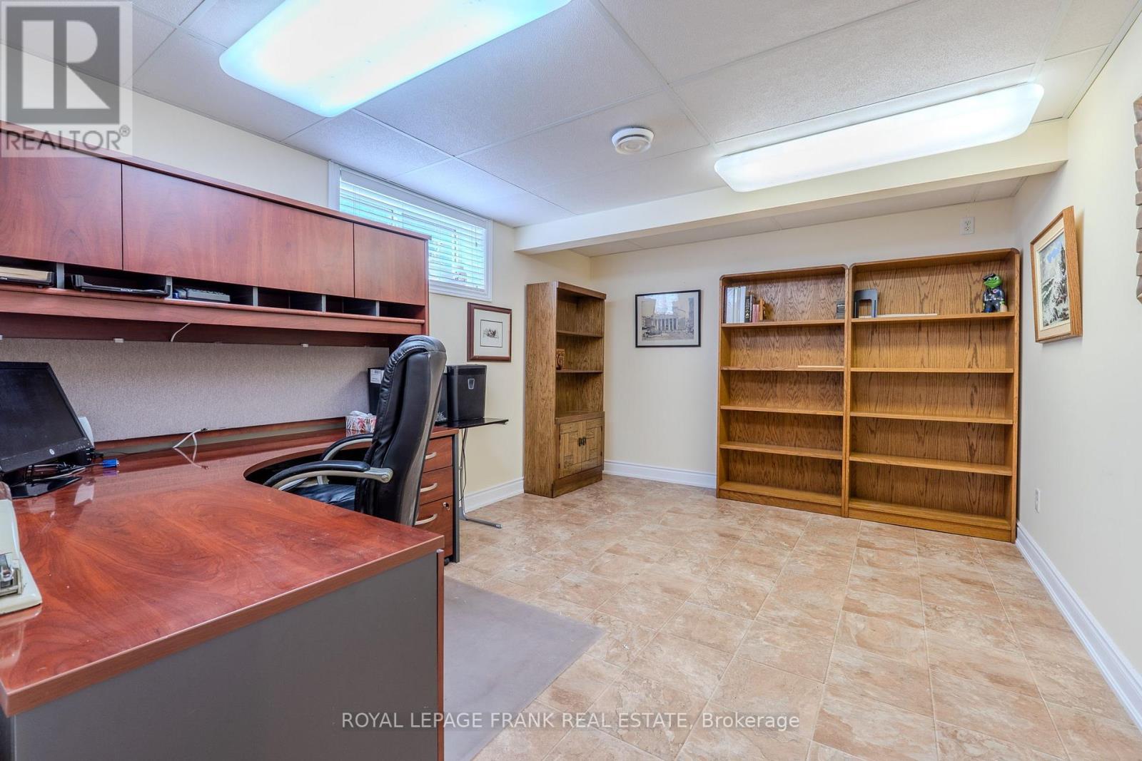 












15 SELENA STREET

,
Kawartha Lakes (Lindsay),




Ontario
K9V0B5

