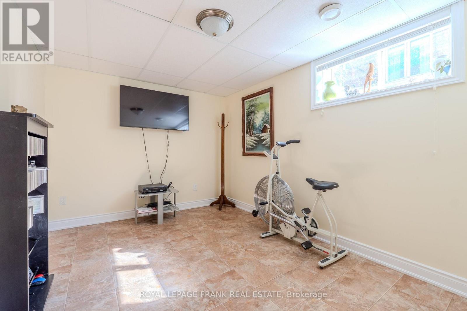 












15 SELENA STREET

,
Kawartha Lakes (Lindsay),




Ontario
K9V0B5

