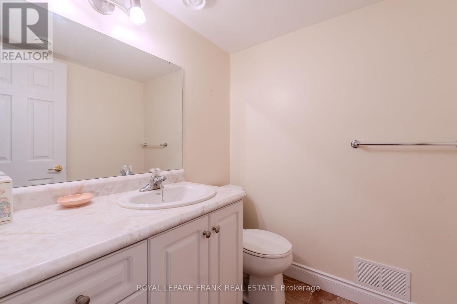 












15 SELENA STREET

,
Kawartha Lakes (Lindsay),




Ontario
K9V0B5

