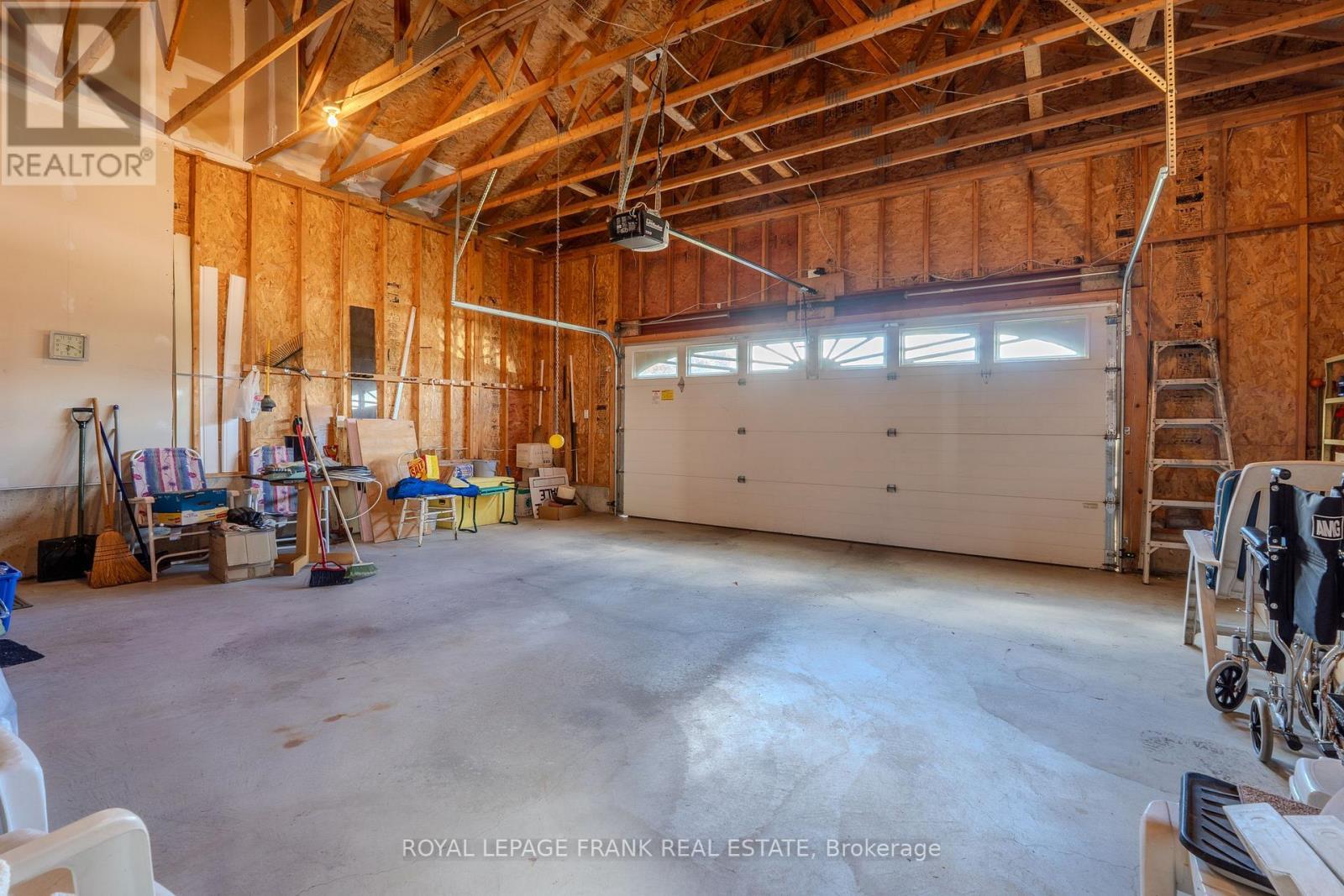 












15 SELENA STREET

,
Kawartha Lakes (Lindsay),




Ontario
K9V0B5

