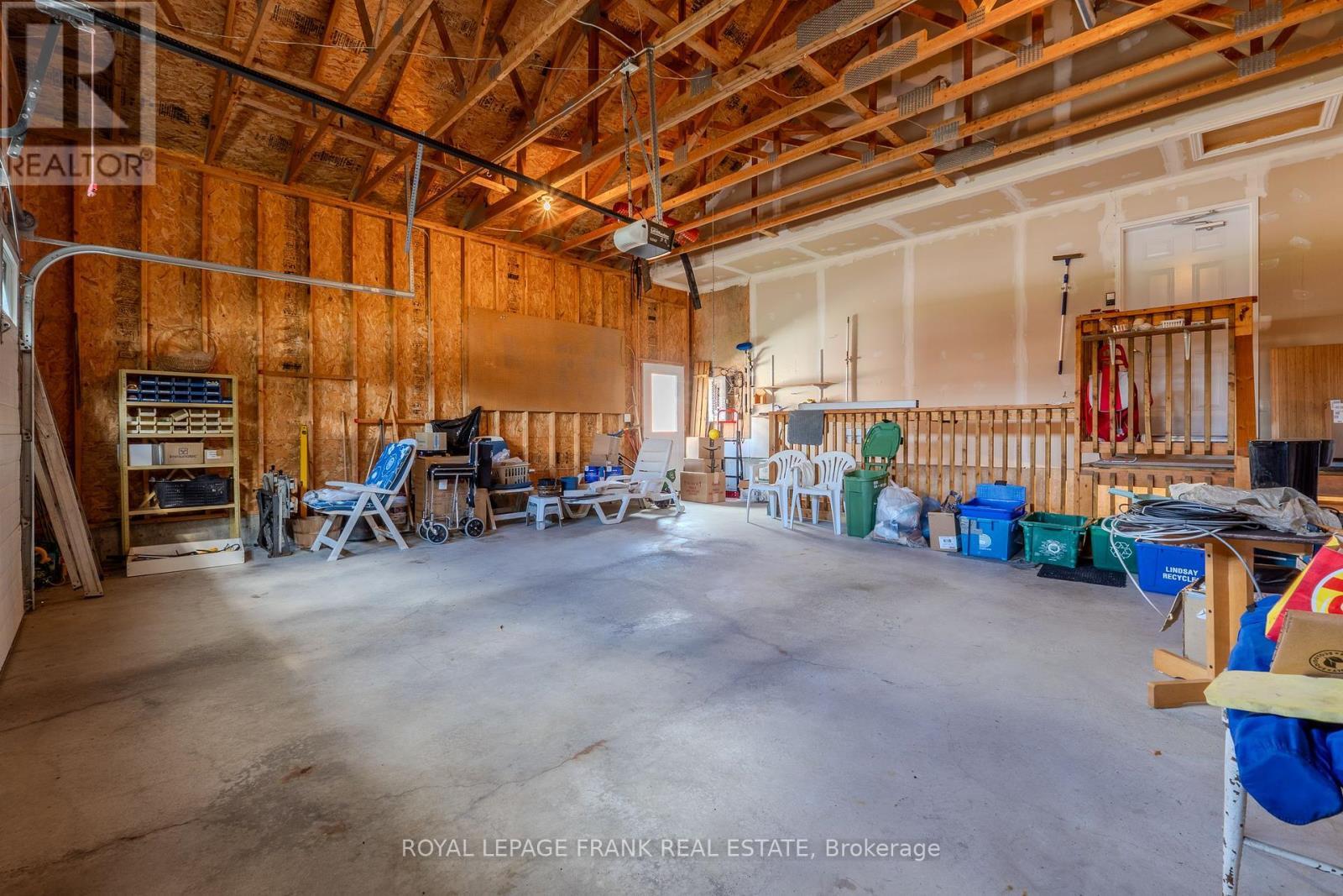 












15 SELENA STREET

,
Kawartha Lakes (Lindsay),




Ontario
K9V0B5

