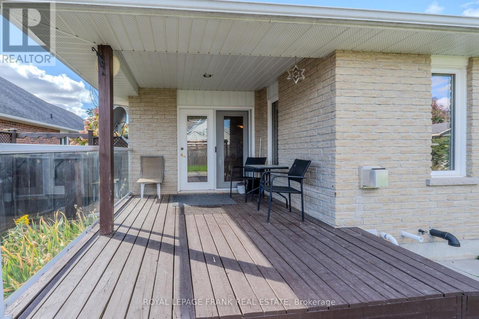 












15 SELENA STREET

,
Kawartha Lakes (Lindsay),




Ontario
K9V0B5

