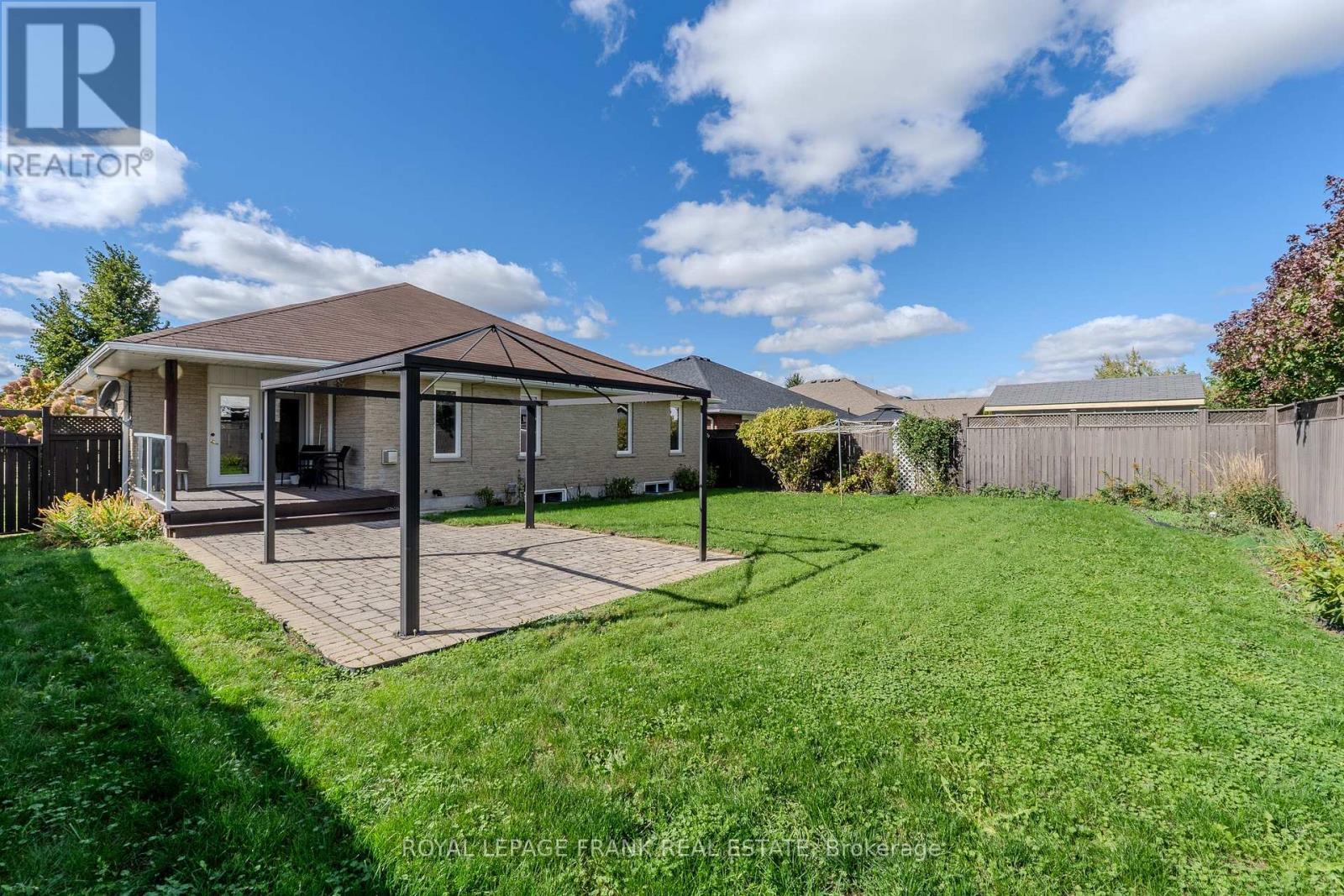 












15 SELENA STREET

,
Kawartha Lakes (Lindsay),




Ontario
K9V0B5

