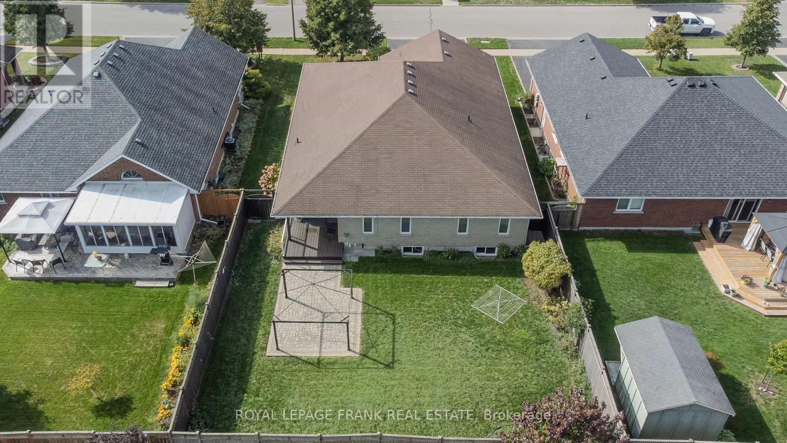 












15 SELENA STREET

,
Kawartha Lakes (Lindsay),




Ontario
K9V0B5

