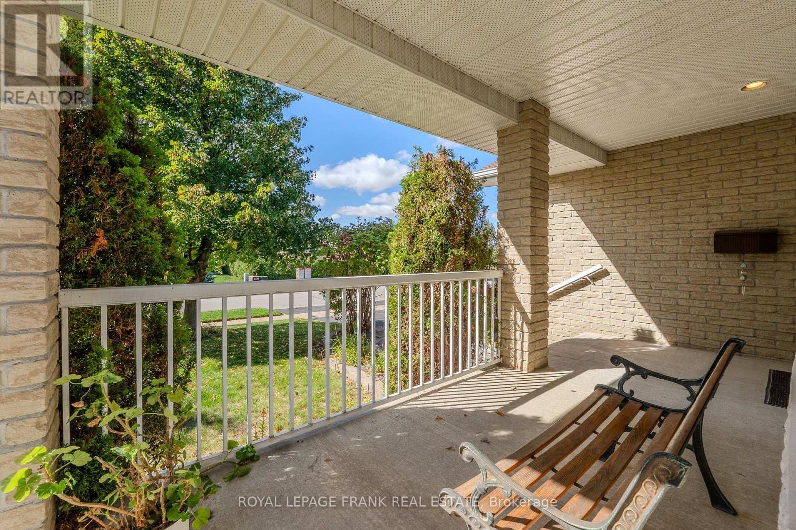 












15 SELENA STREET

,
Kawartha Lakes (Lindsay),




Ontario
K9V0B5

