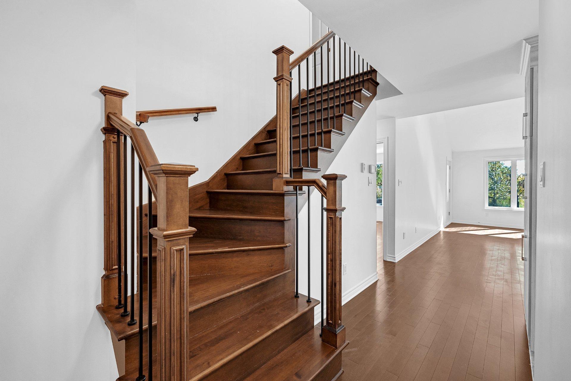 









6110


Rue Cortot

,
Brossard,




QC
J4Z0L1

