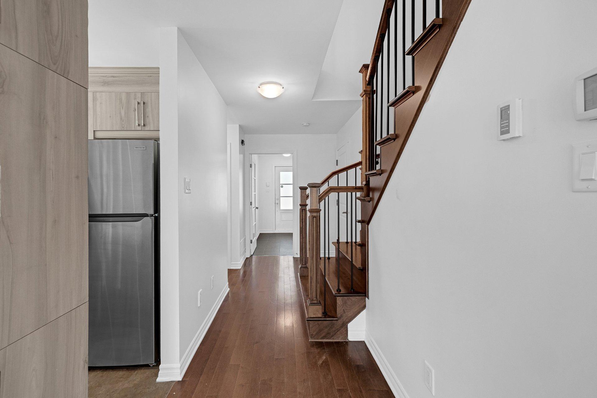 









6110


Rue Cortot

,
Brossard,




QC
J4Z0L1

