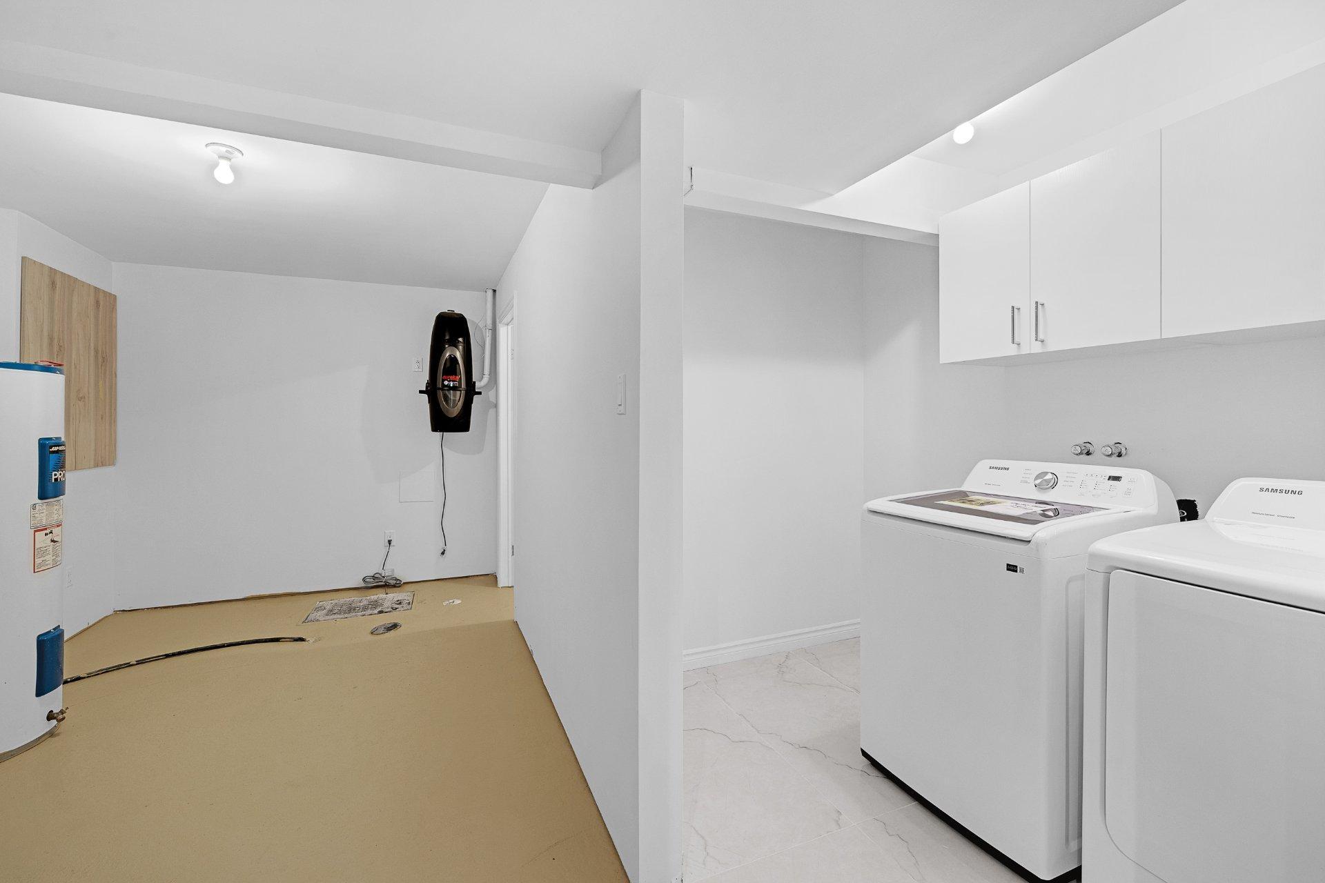 









6110


Rue Cortot

,
Brossard,




QC
J4Z0L1

