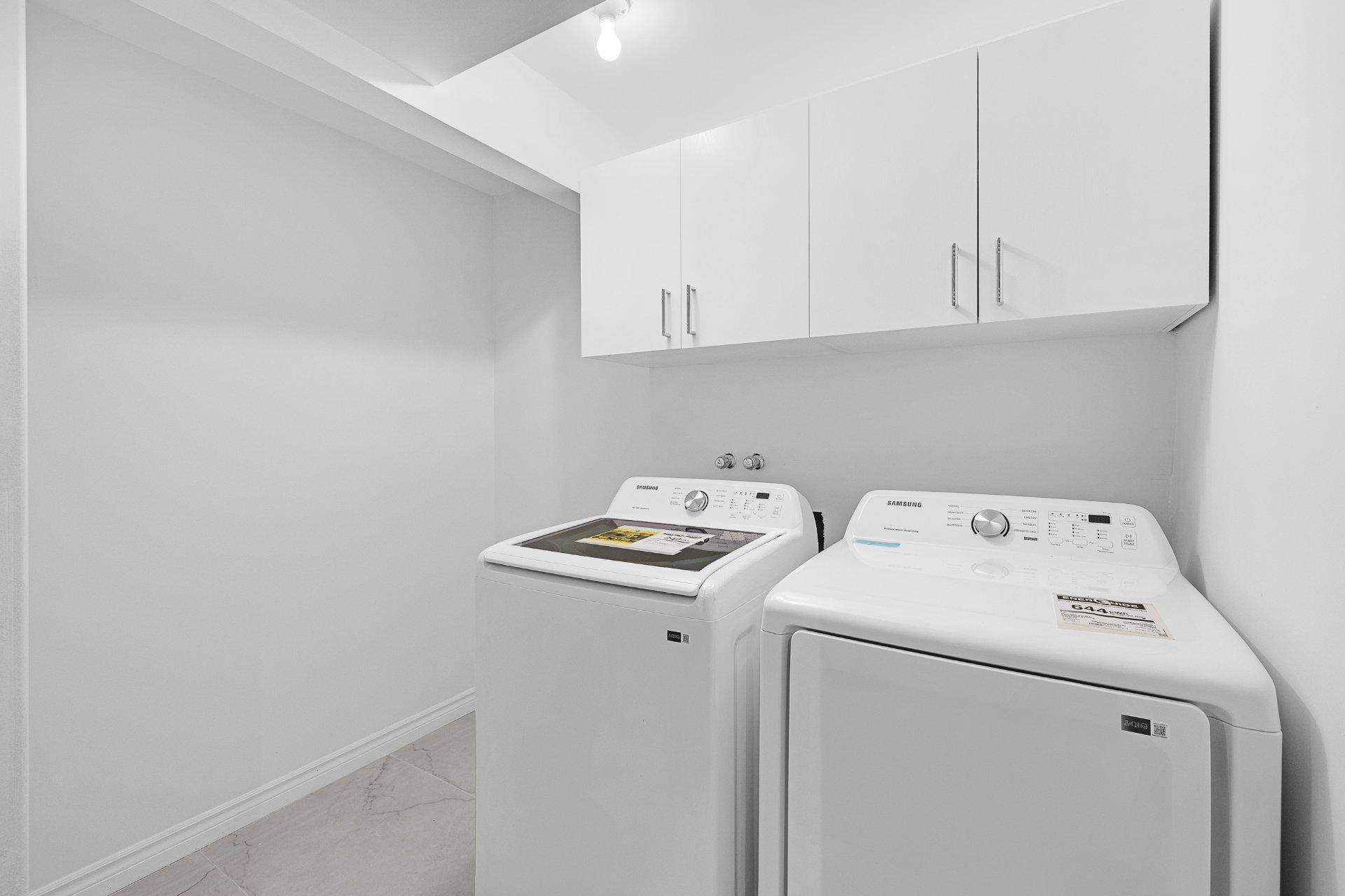 









6110


Rue Cortot

,
Brossard,




QC
J4Z0L1

