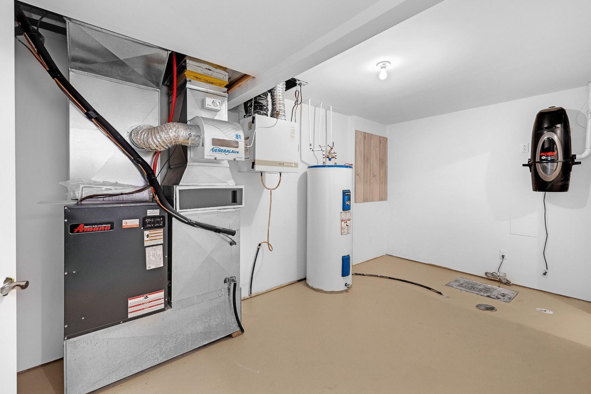 









6110


Rue Cortot

,
Brossard,




QC
J4Z0L1

