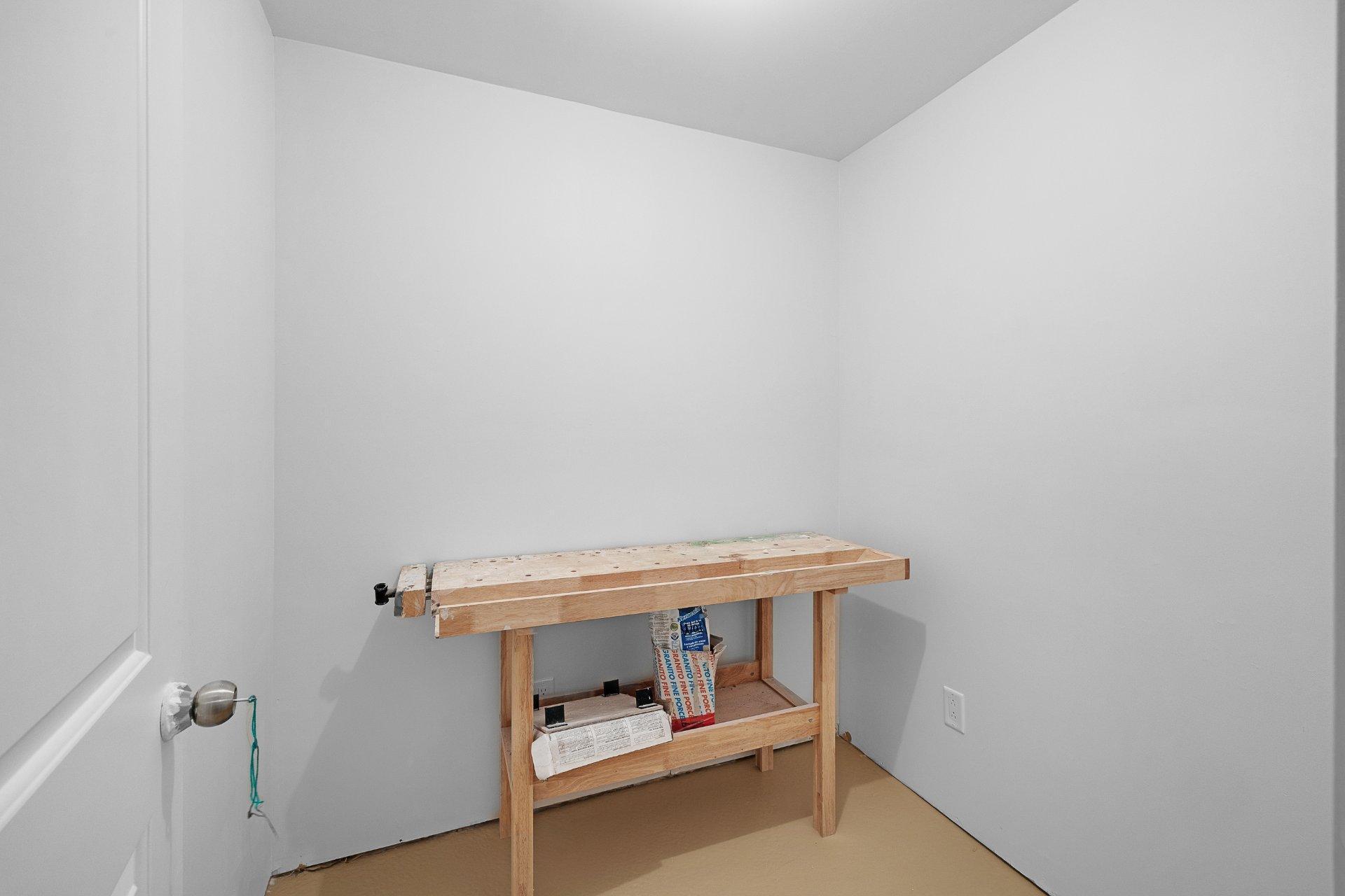 









6110


Rue Cortot

,
Brossard,




QC
J4Z0L1

