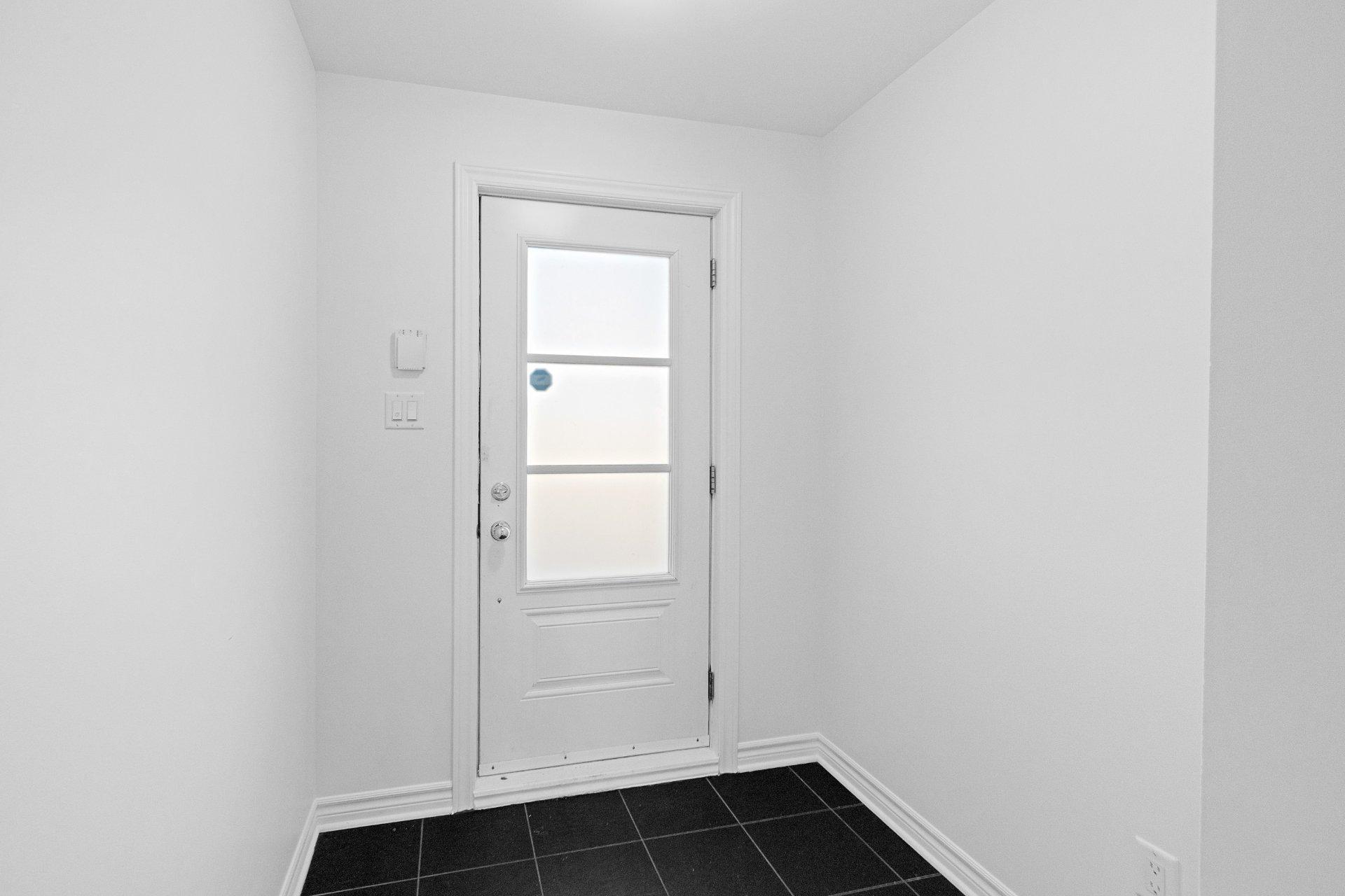 









6110


Rue Cortot

,
Brossard,




QC
J4Z0L1

