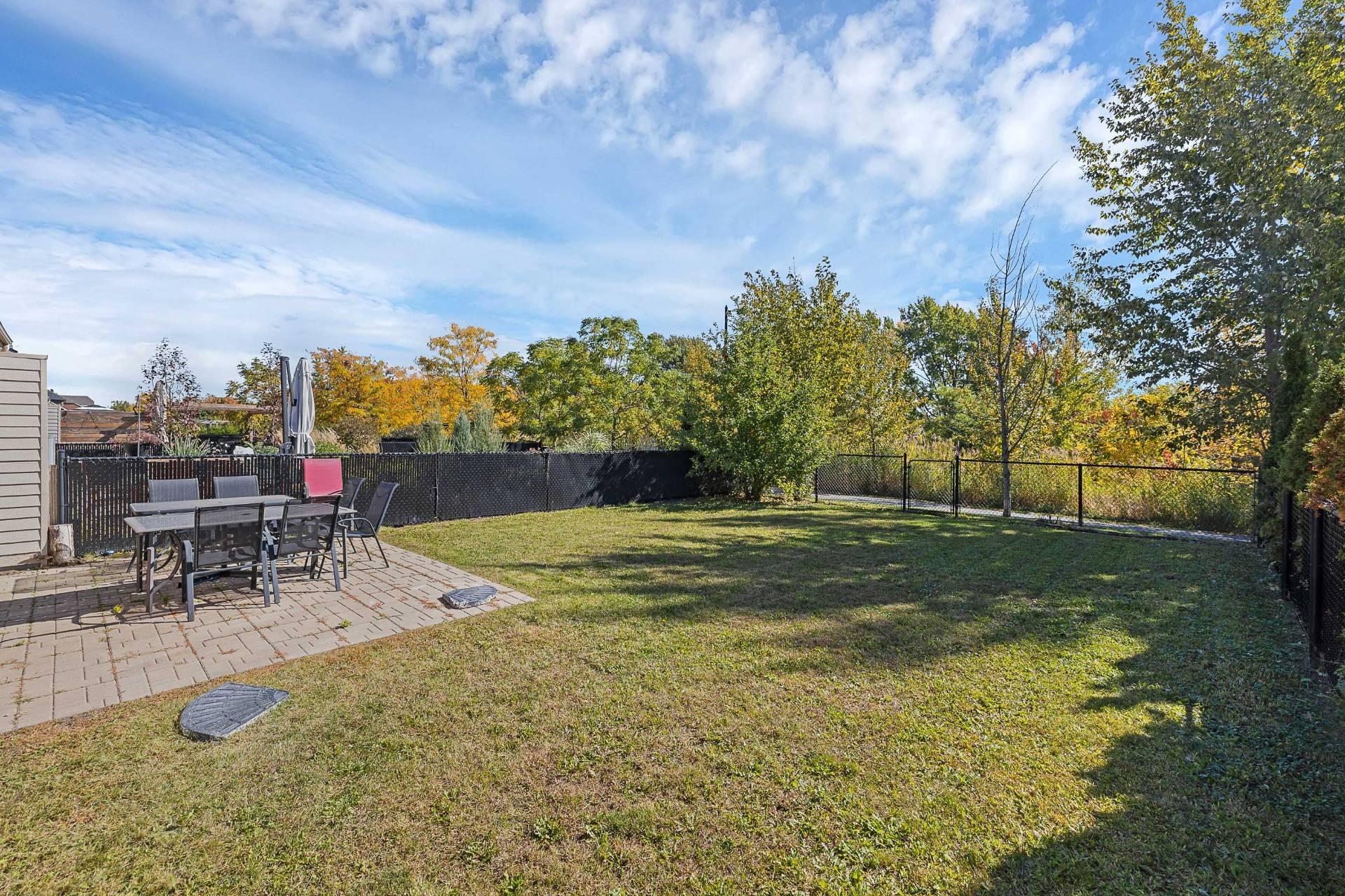









6110


Rue Cortot

,
Brossard,




QC
J4Z0L1

