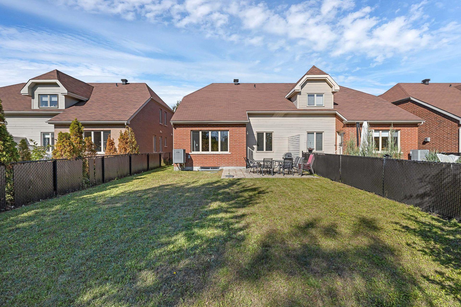 









6110


Rue Cortot

,
Brossard,




QC
J4Z0L1

