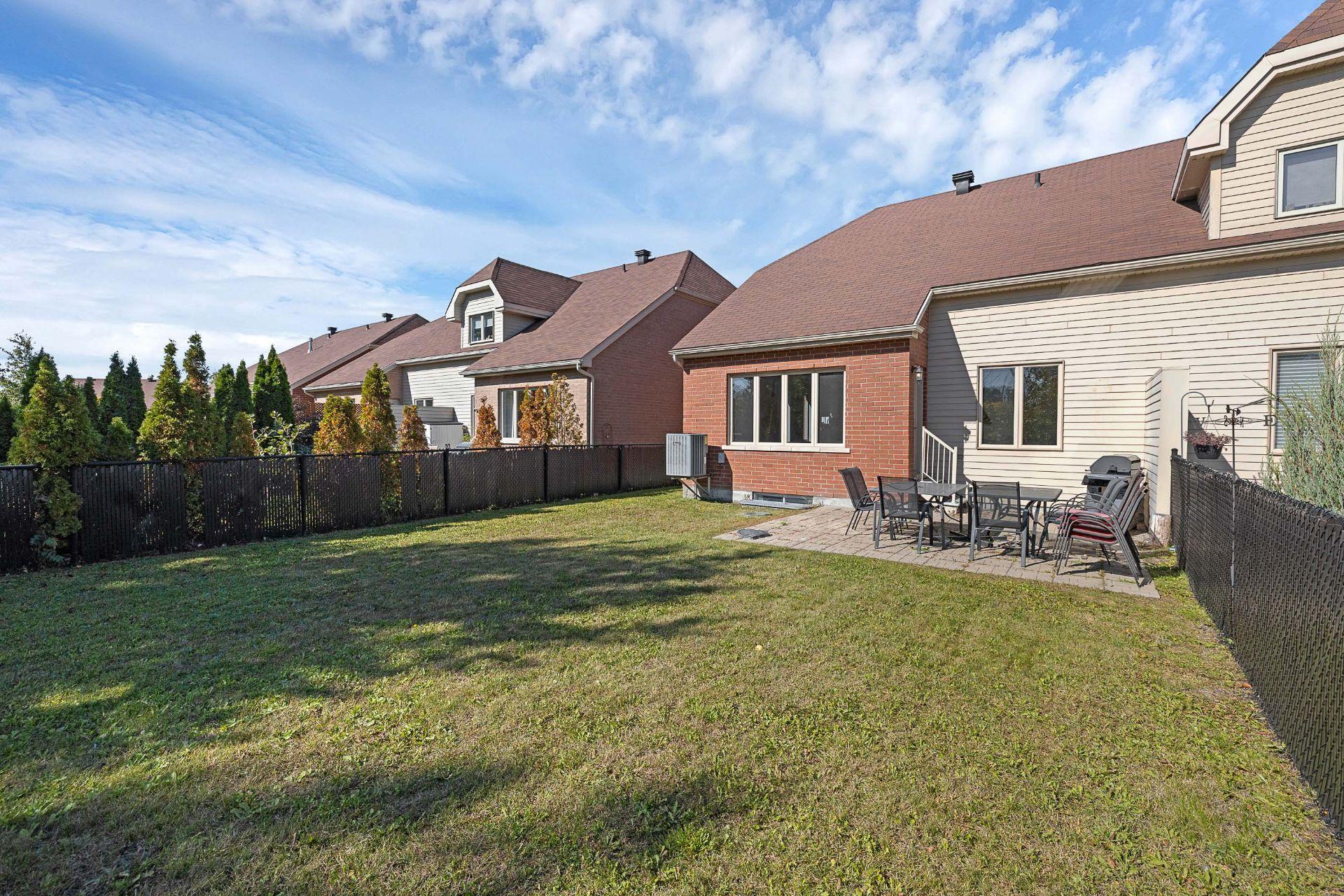 









6110


Rue Cortot

,
Brossard,




QC
J4Z0L1

