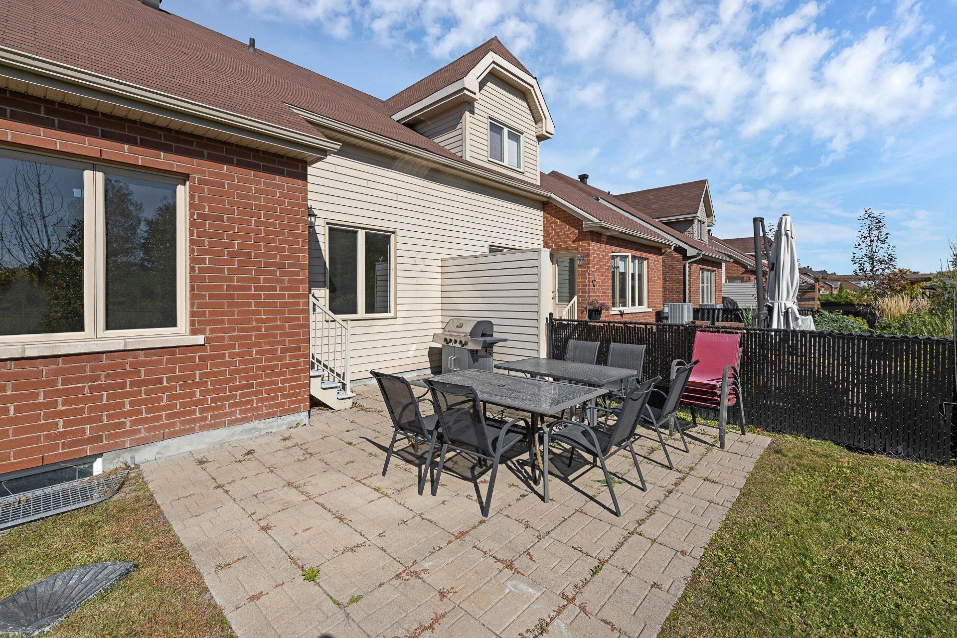 









6110


Rue Cortot

,
Brossard,




QC
J4Z0L1

